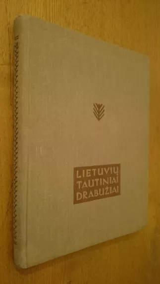 Lietuvių tautiniai drabužiai