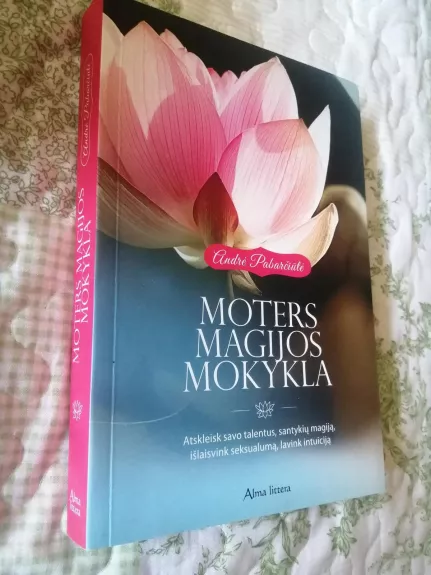 Moters magijos mokykla