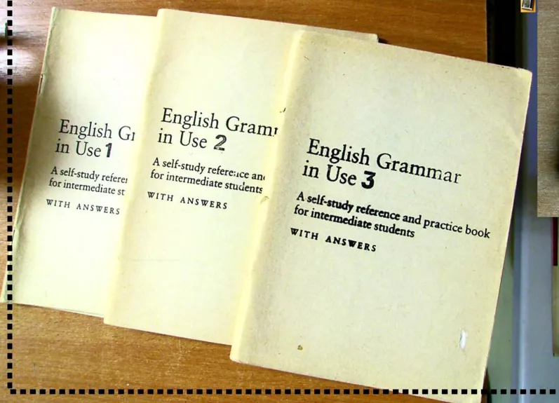 2 knygos : English Grammar in Use 2.English Grammar in Use 3. A self-study reference and practice book for intermediate students.With answers