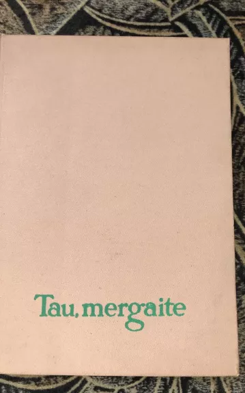 Tau, mergaite