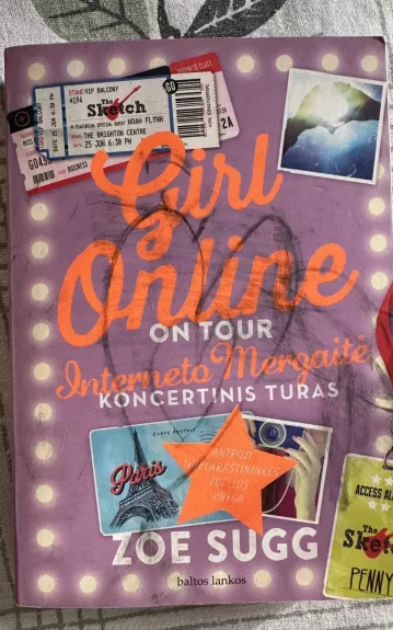 Girl online on tour. Interneto mergaitė. Koncertinis turas
