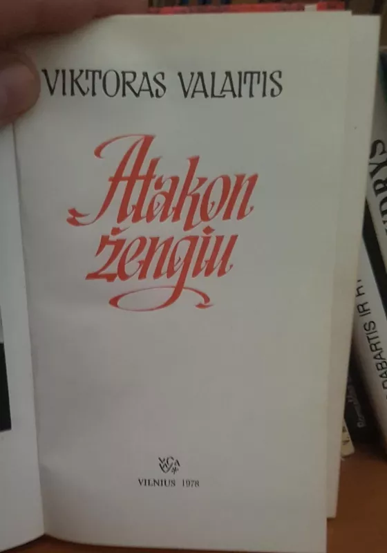 Atakon žengiu - V. Valaitis, knyga