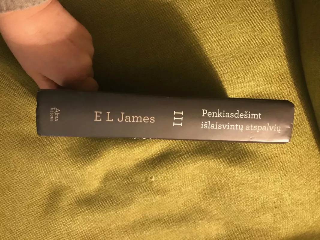 Penkiasdešimt išlaisvintų atspalvių - James E L, knyga