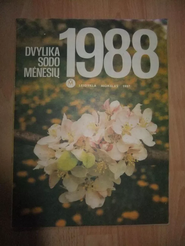 DVYLIKA SODO MĖNESIŲ(1986m.) - Algirdas Čekys, knyga