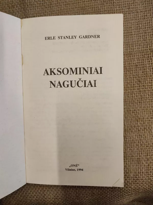 Aksominiai nagučiai - Erle Stanley Gardner, knyga