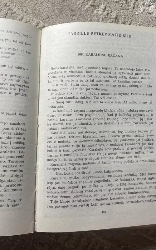 Lietuvių rašytojų surinktos pasakos ir sakmės - Bronislava Kerbelytė, knyga