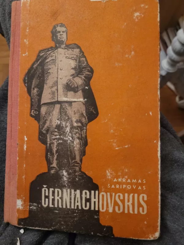 Černiachovskis - Akramas Šaripovas, knyga