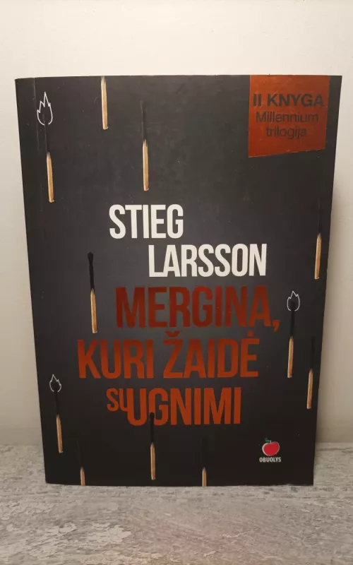 Mergina kuri žaidė su ugnimi - Stieg Larsson, knyga