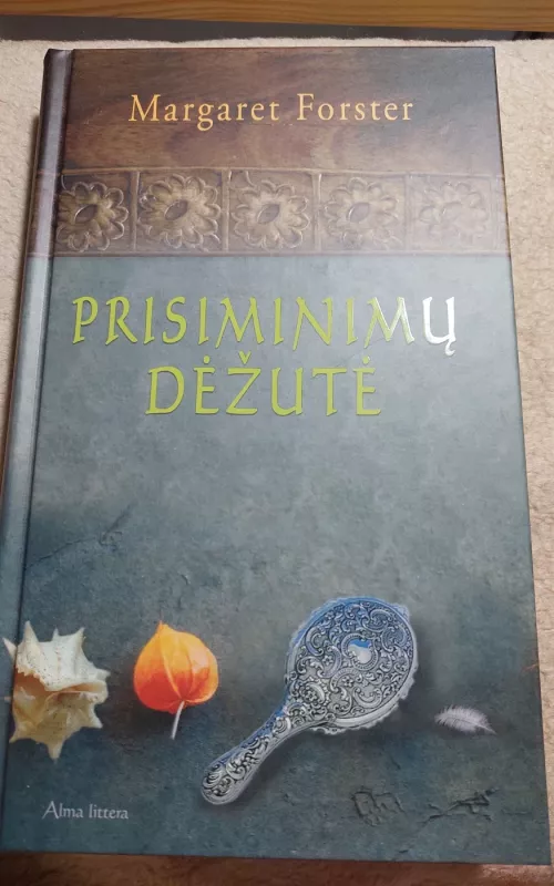 Prisiminimų dėžutė - Margaret Forster, knyga