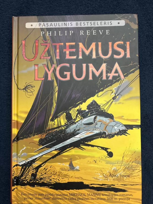 Užtemusi lyguma - Philip Reeve, knyga