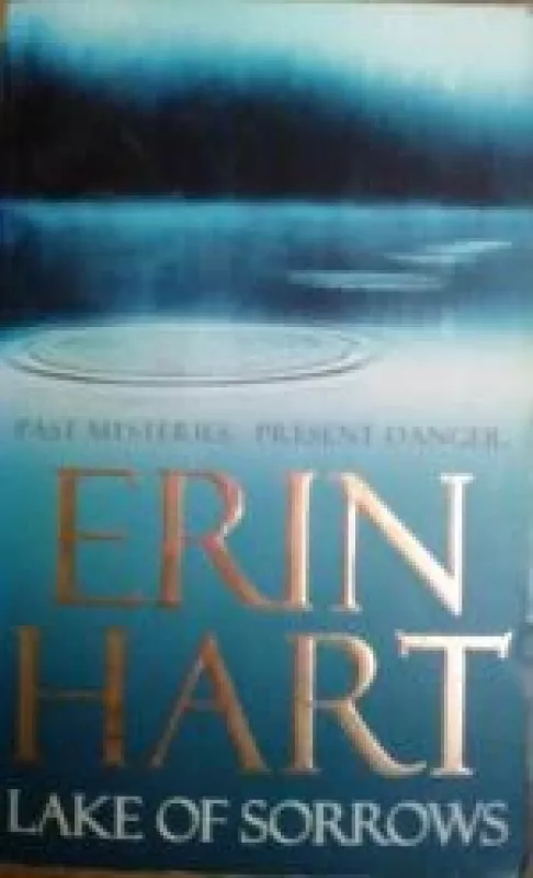 Lake of Sorrows - Erin Hart, knyga