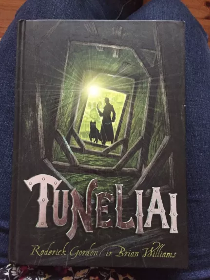 "Tuneliai"