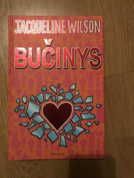 Bučinys - Jacqueline Wilson, knyga
