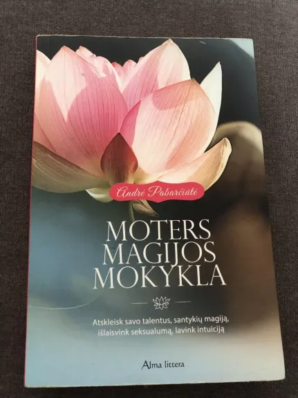 Moters magijos mokykla