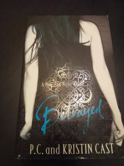 Betrayed (House of Night 2) - P. C. Cast, Kristin  Cast, knyga 1