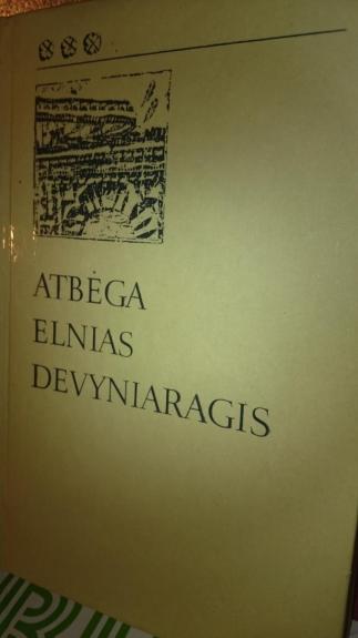 Atbėga elnias devyniaragis