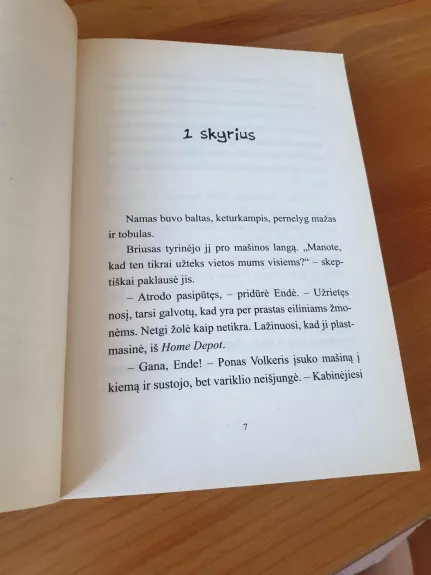 Šunų viešbutis - Lois Duncan, knyga 1