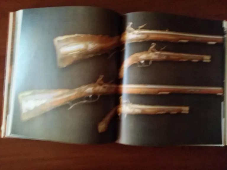 Senoviniai ginklai - Autorių Kolektyvas, knyga 1
