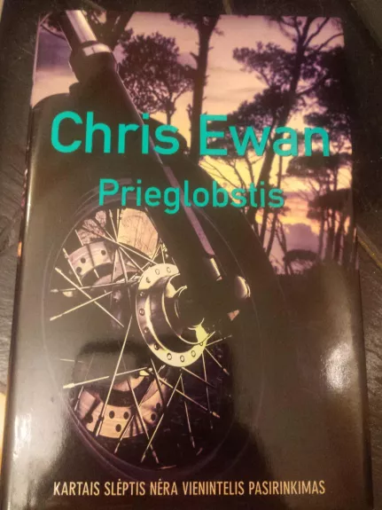 Prieglobstis - Chris Ewan, knyga