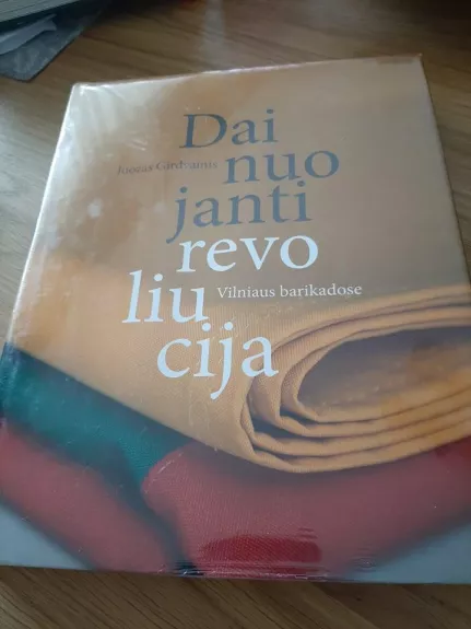 Dainuojanti revoliucija Vilniaus barikadose - Juozas Girdvainis, knyga