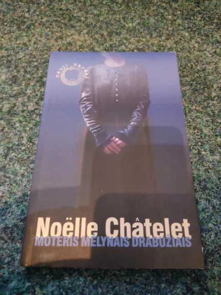 Moteris mėlynais drabužiais - Noelle Chatelet, knyga 1