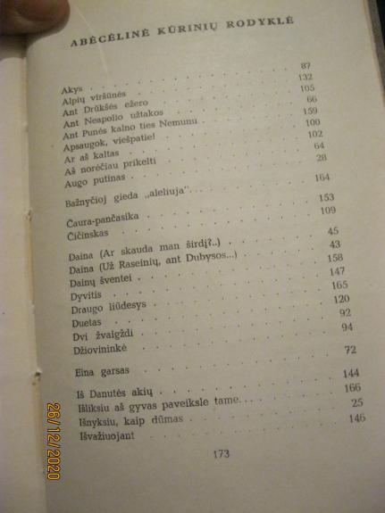 Pavasario balsai -  Maironis, knyga 1