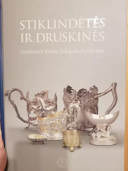 Stiklindėtės ir druskinės. Gražinos ir Stasio Žukauskų kolekcija. Parodos katalogas.