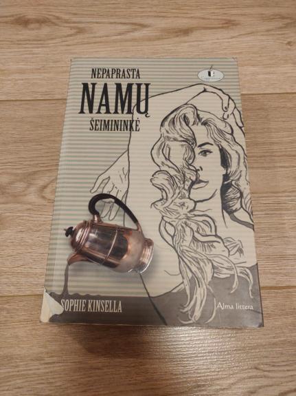 Nepaprasta namų šeimininkė - Sophie Kinsella, knyga