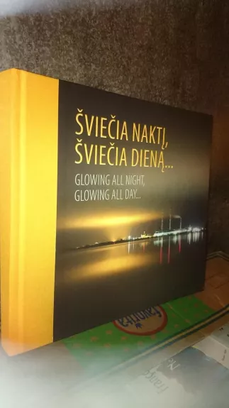 šviečia naktį,  šviečia dieną...