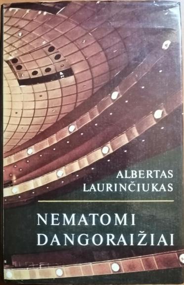 Nematomi dangoraižiai