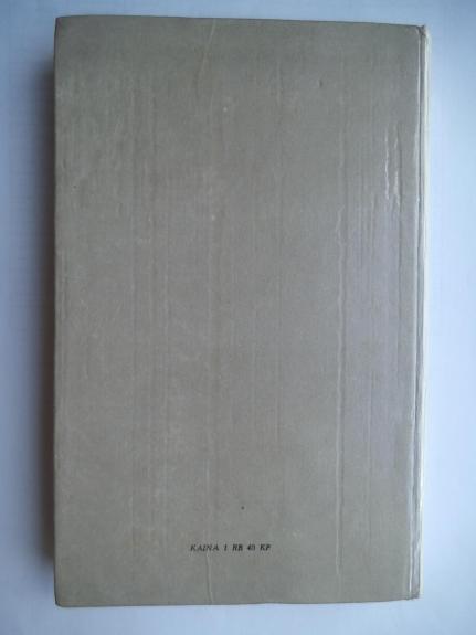 Dviese ant šiaudinio stogo