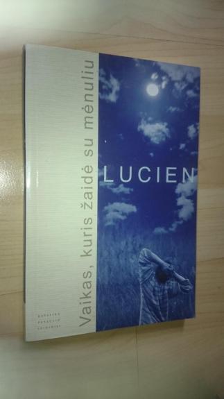 Vaikas, kuris žaidė su mėnuliu