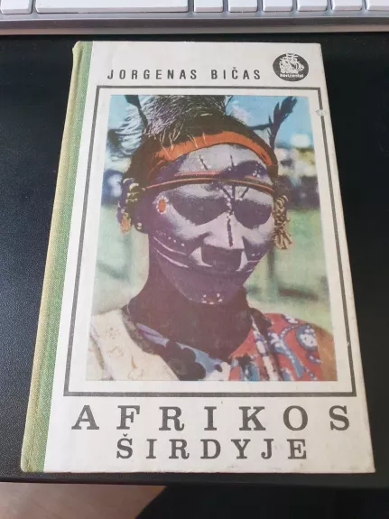 Afrikos širdyje - Jorgenas Bičas, knyga