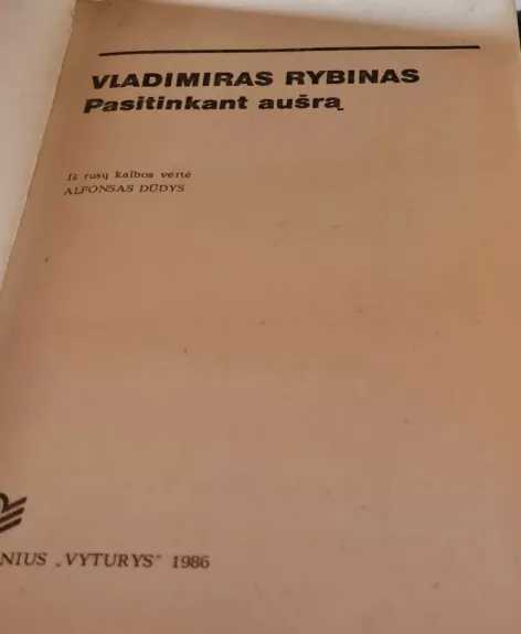 Pasitinkant aušrą - Vladimiras Rybinas, knyga 1