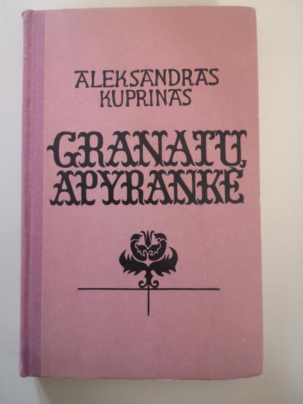 Granatų apyrankė