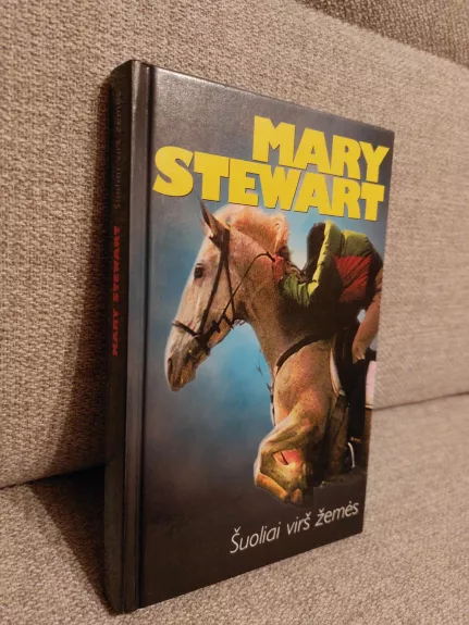 Šuoliai virš žemės - Mary Stewart, knyga