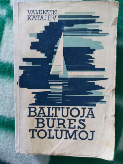 V.Katajev Baltuoja burės tolumoj,1939 m - Valentinas Katajevas, knyga