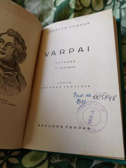 VARPAI - Charles Dickens, knyga