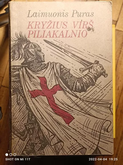 Kryžius virš piliakalnio