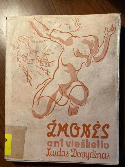 Žmonės ant vieškelio