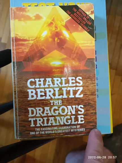 The dragon's triangle - Charles Berlitz, knyga