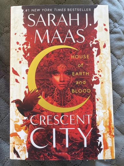 Cresent city. House of earth and blood.
