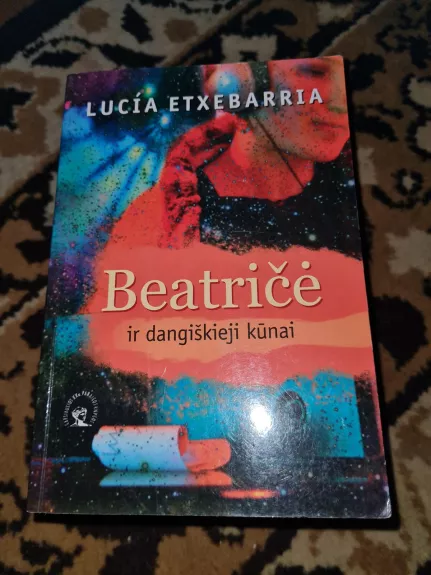 Beatričė ir dangiškieji kūnai - Lucia Etxebarria, knyga