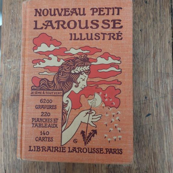 Nouveau petit Larousse illustré
