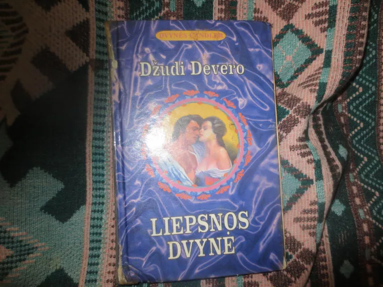 Liepsnos dvynė - Džudi Devero, knyga