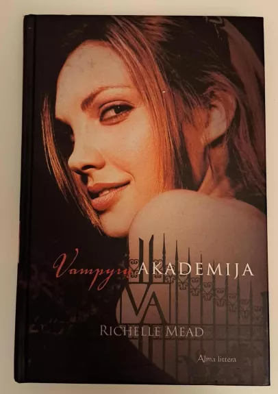Vampyrų akademija - Richelle Mead, knyga 1