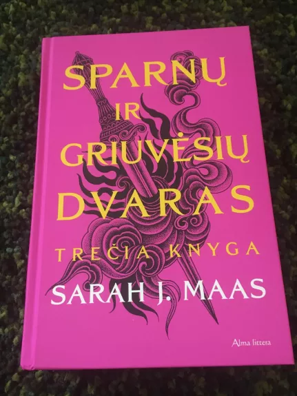 Dyglių ir rožių dvaras (3 knygos) - Sarah J. Maas, knyga 1