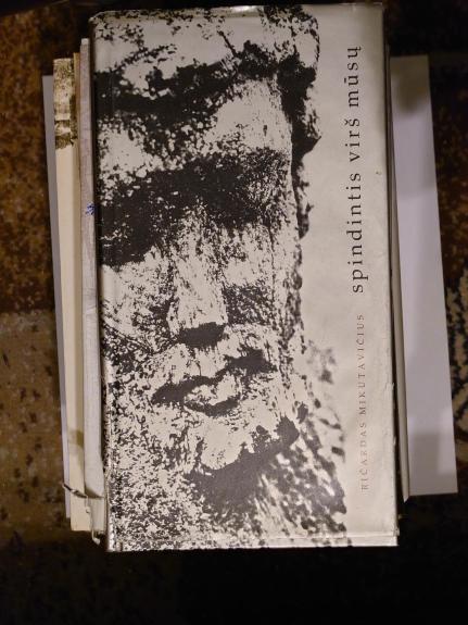 Spindintis virš mūsų