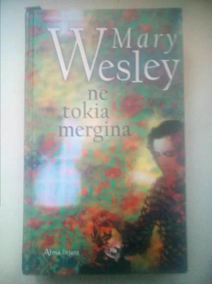 Ne tokia mergina - Mary Wesley, knyga 1