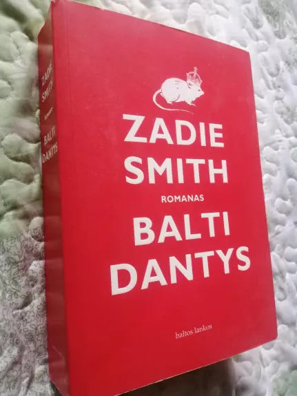 Balti dantys - Zadie Smith, knyga 1